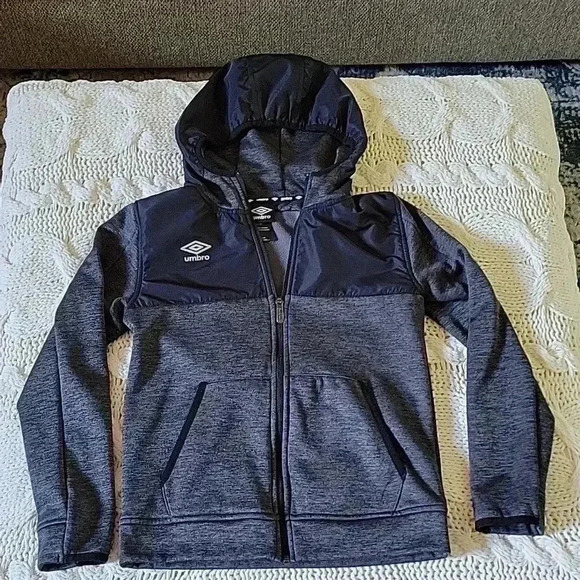 Umbro Youth Large Hooded Fleece Zip-Up Athletic Jacket Unisex Black and Gray‎ - Picture 1 of 11
